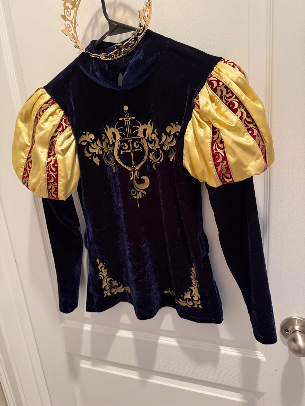Disney’s Prince charming Velvet Puff-SleeveGold shirt with crown size 9/10 boys - Picture 2 of 8